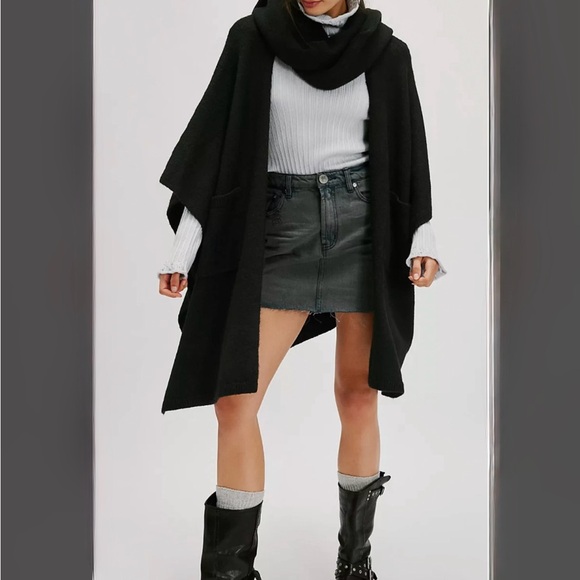 New FREE PEOPLE Ellie Scarf Wrap Duster | Black sweater scarf MSRP $128 OS - Picture 4 of 4